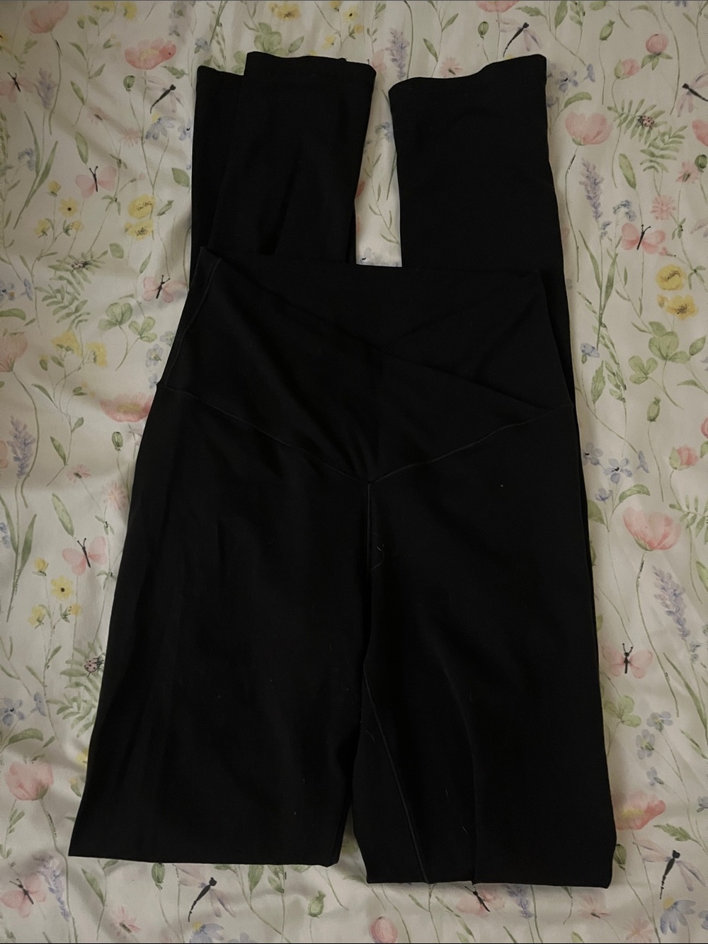 Aerie Black High-Waist V-Shaped Seam Leggings
